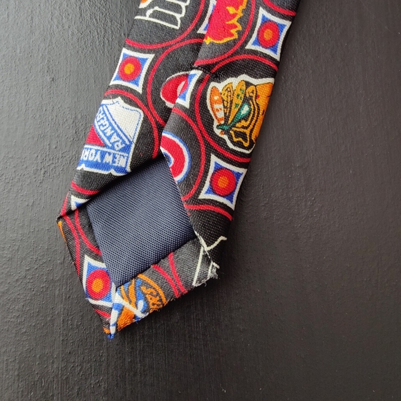 TM | NHL | NHL Team Neck Tie 👔 - Picture 4 of 9